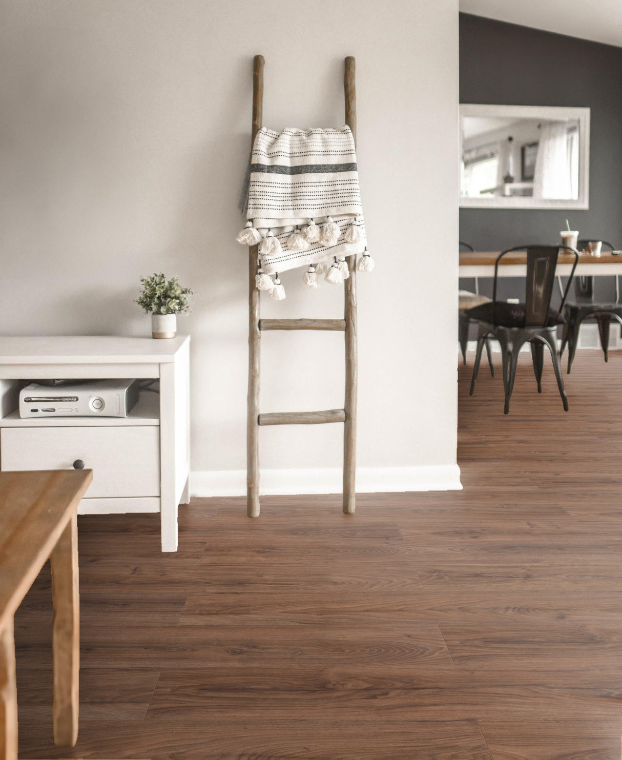 Dalle PVC à coller ALLURA TOUT EN UN 40 - Deep Country Oak | Mise en situation