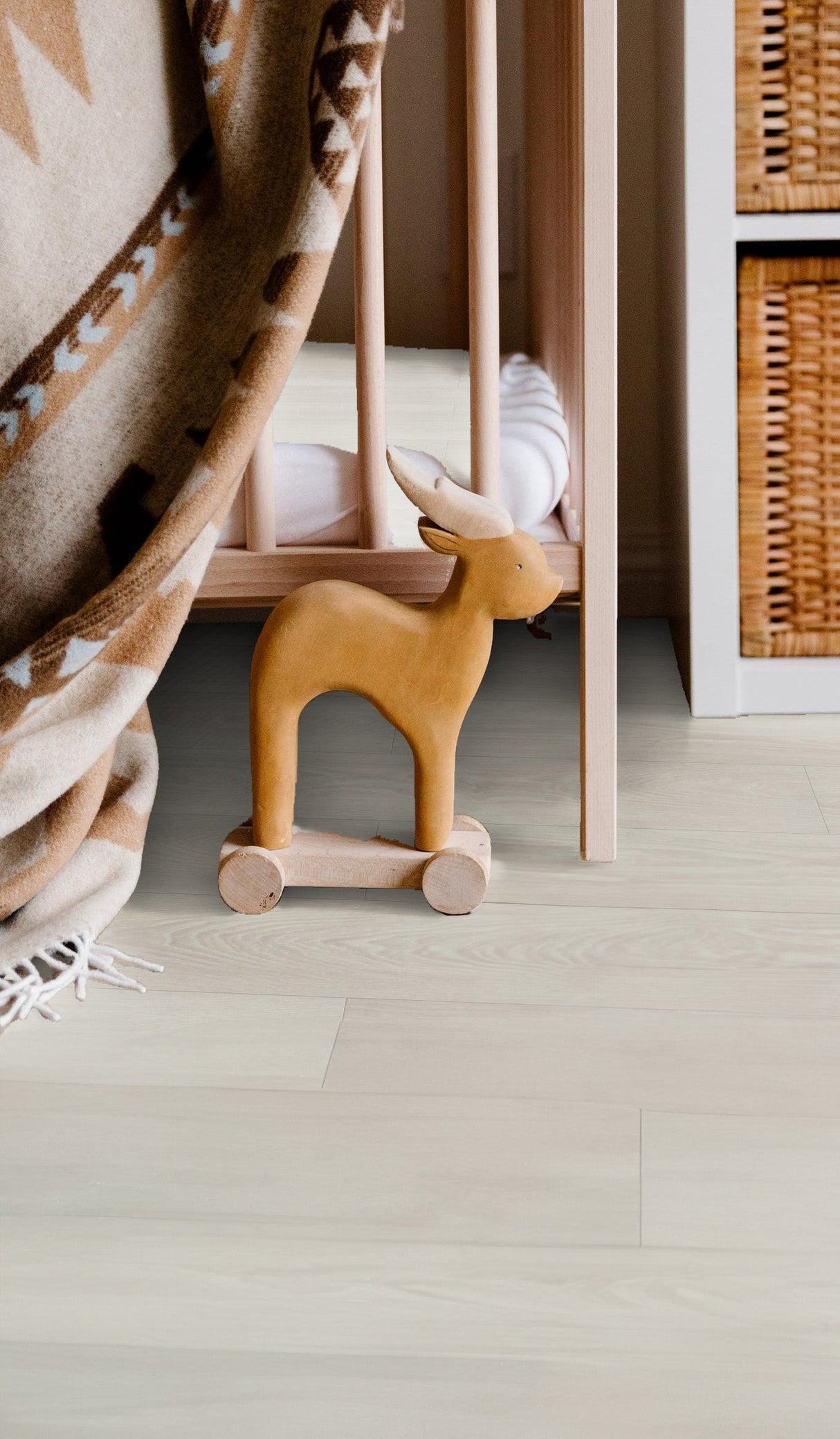 Dalle PVC à coller ALLURA TOUT EN UN 40 - Bleached Timber | Mise en situation