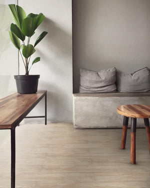 Dalle PVC à coller ALLURA TOUT EN UN 40 - Bleached Rustic Pine | Mise en situation